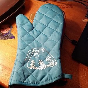Oven Mitt - Apron I create these